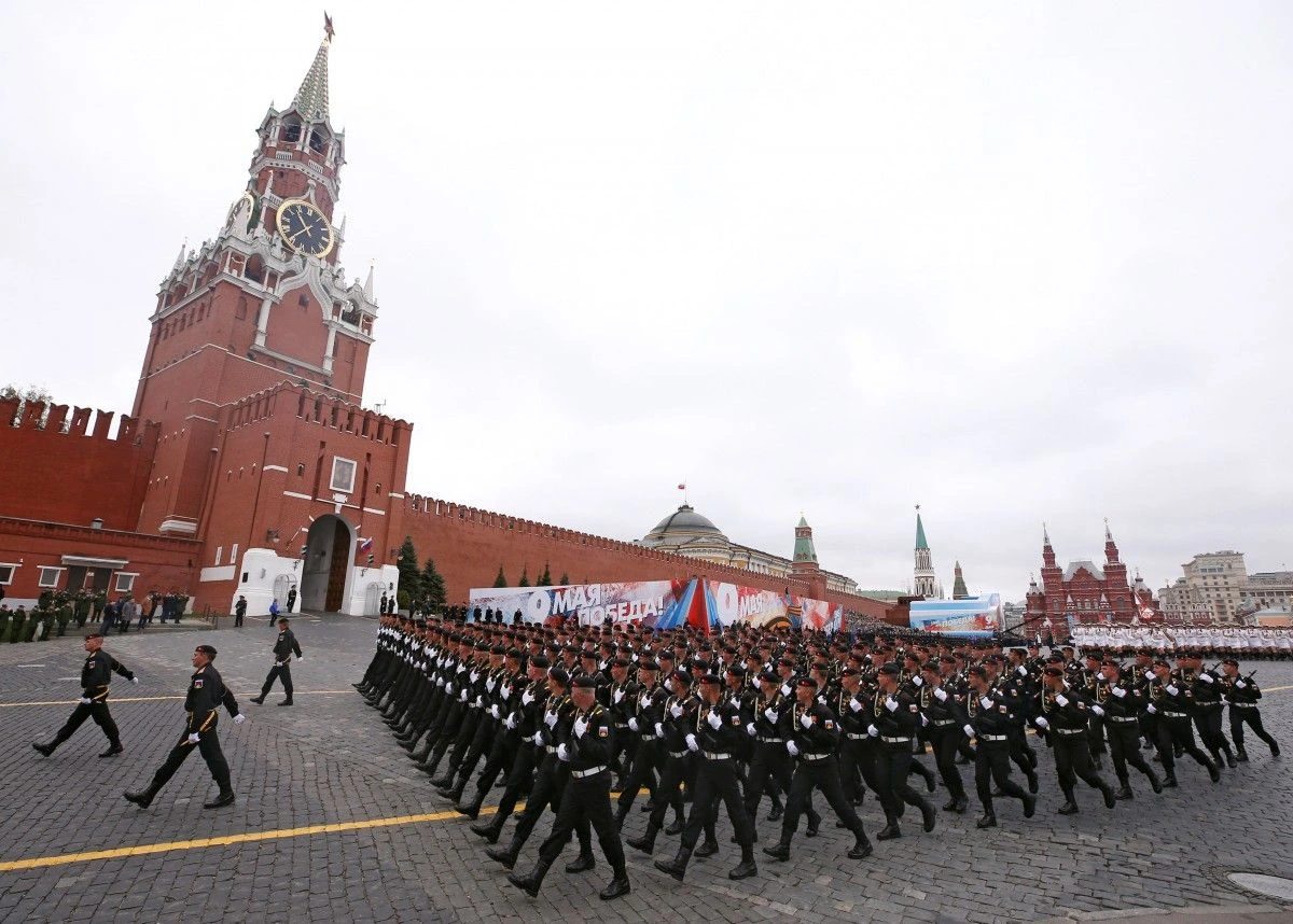 На параді пройшли ті, хто воював проти України, Путін пообіцяв, що перемога буде за ними