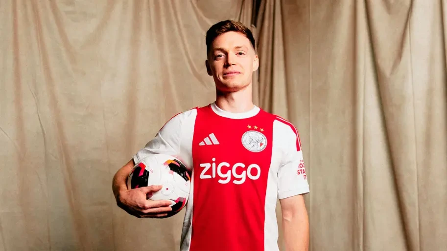 Новачок "Аякса" Циганков зізнався у фанатстві до "Зоряних війн" та пообіцяв святкувати голі зі світловим мечем
